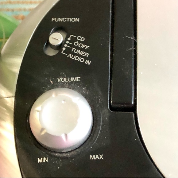 JVC Portable CD AM/FM Radio RD-ZE12 - Picture 7 of 10